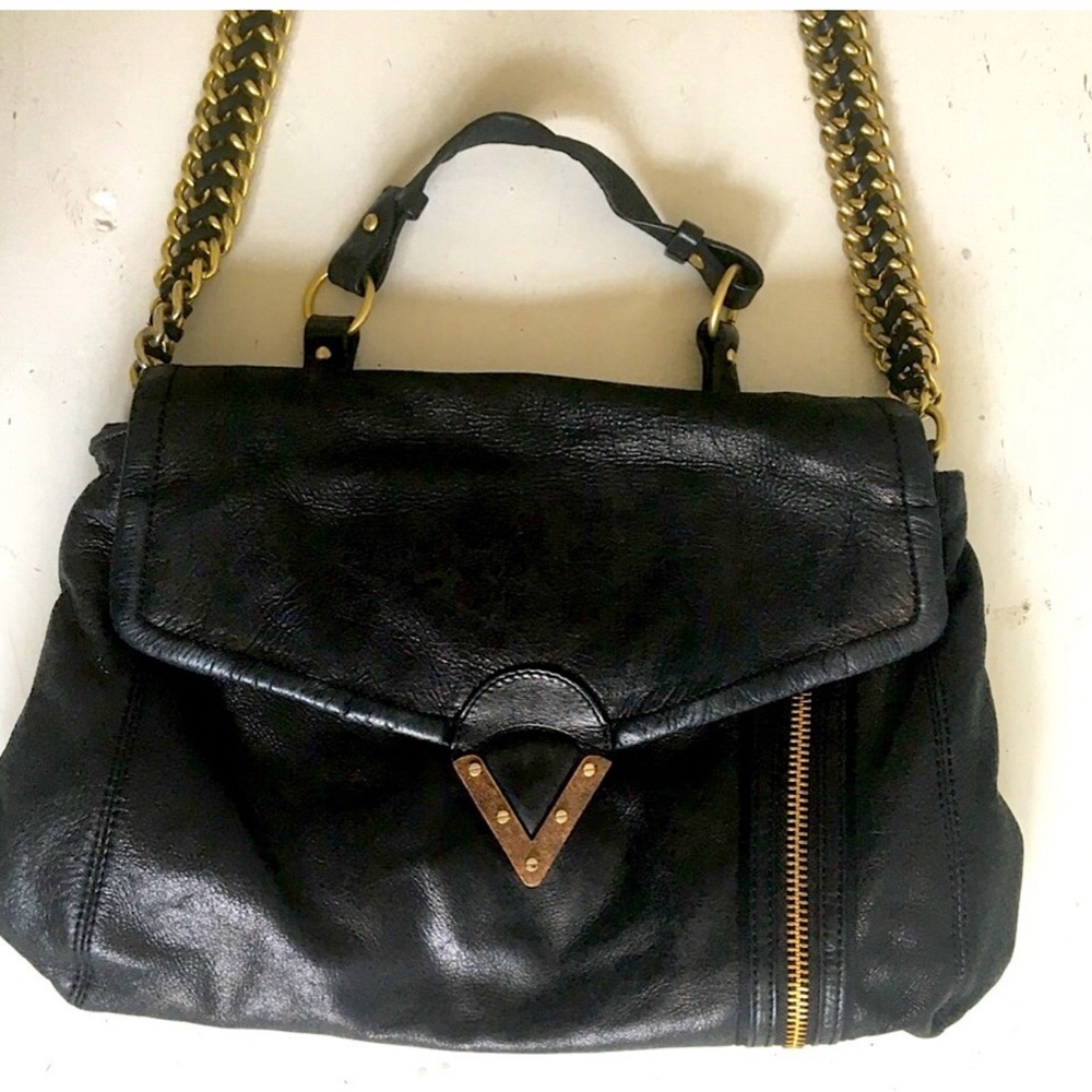 Pour La Victoire Women Shoulder Bag with Gold Chain, Black Leather